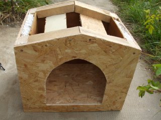 a tető - előlről - kutyaól