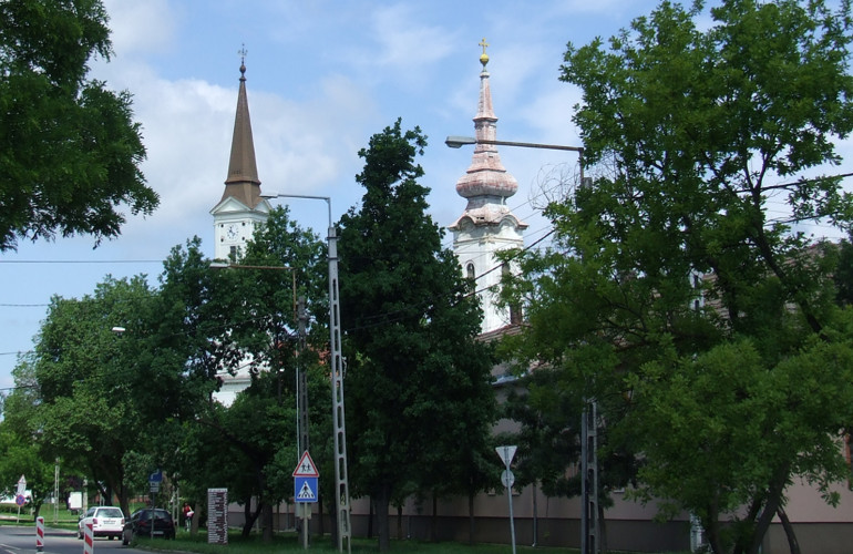 Dévaványai templomai a Körösladányi útról nézve most